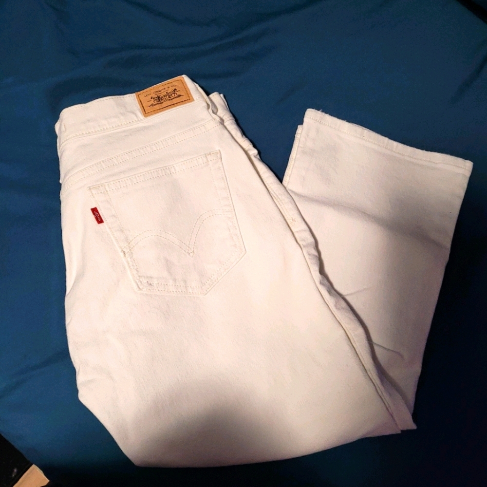 Levi White Capri Pants